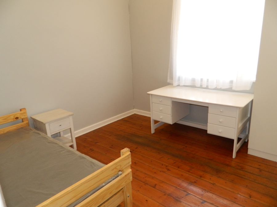 To Let 5 Bedroom Property for Rent in Esterville Western Cape